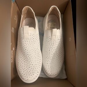 BZees Twilight Slip-On Sneaker - Women's size 7M used in great condition